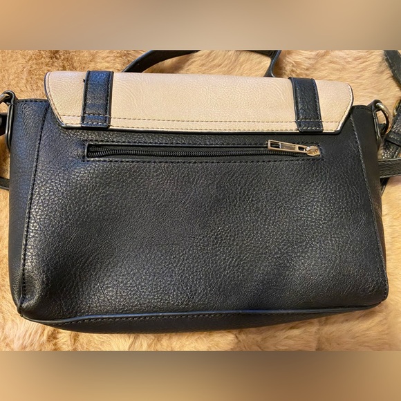 Call it spring purse with long strap - Picture 3 of 8